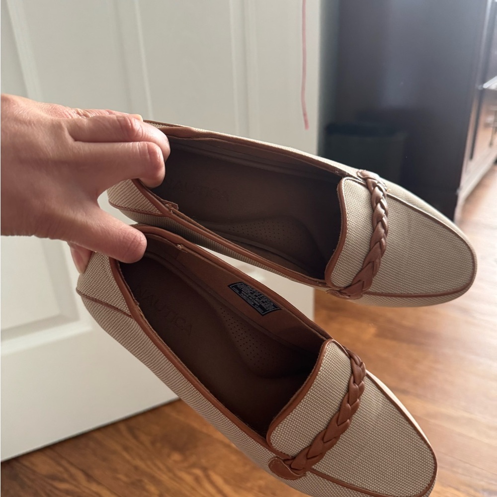 Naturalizer Women's Cream and Brown Loafers